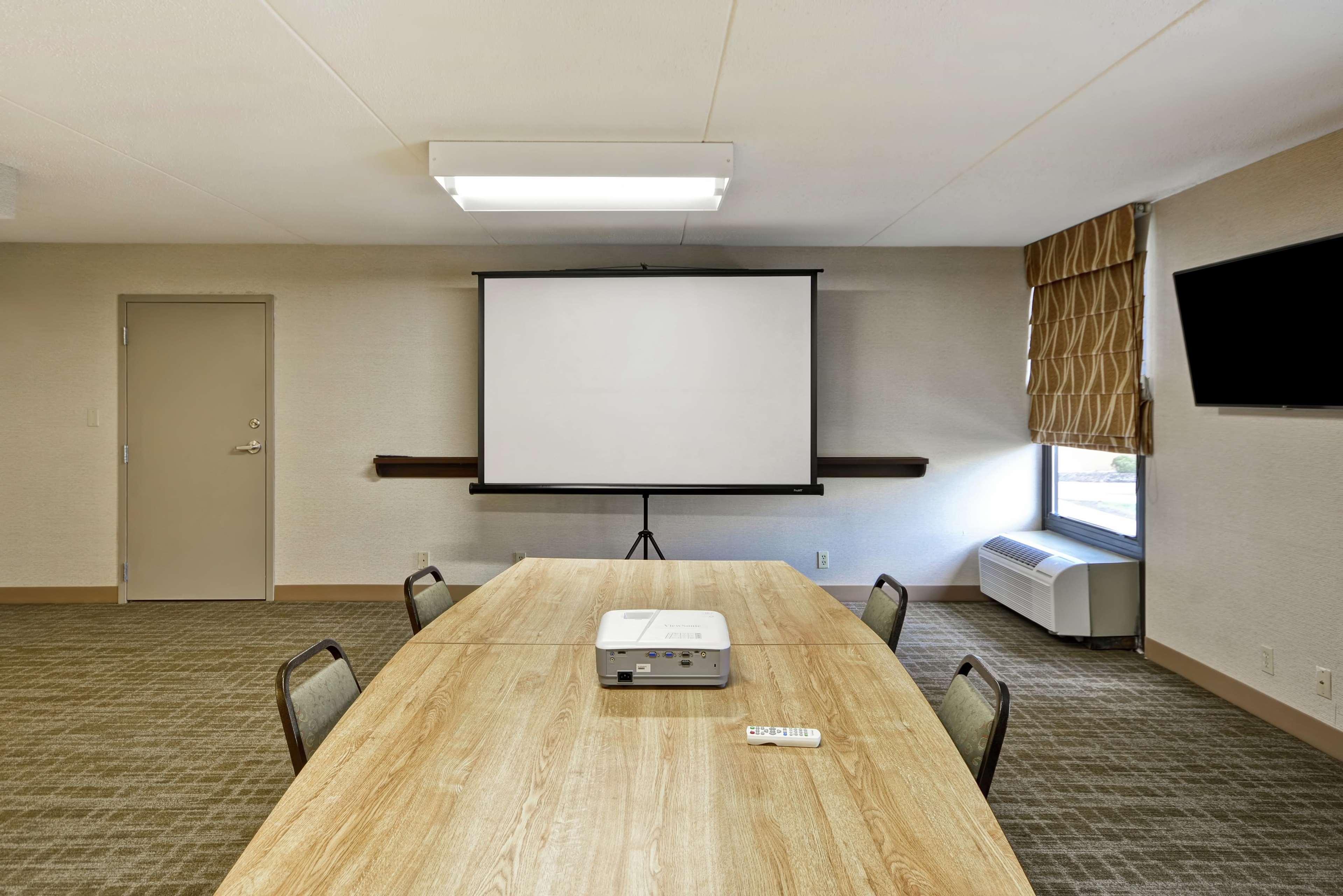Hampton Inn Detroit Madison Heights South Troy Экстерьер фото