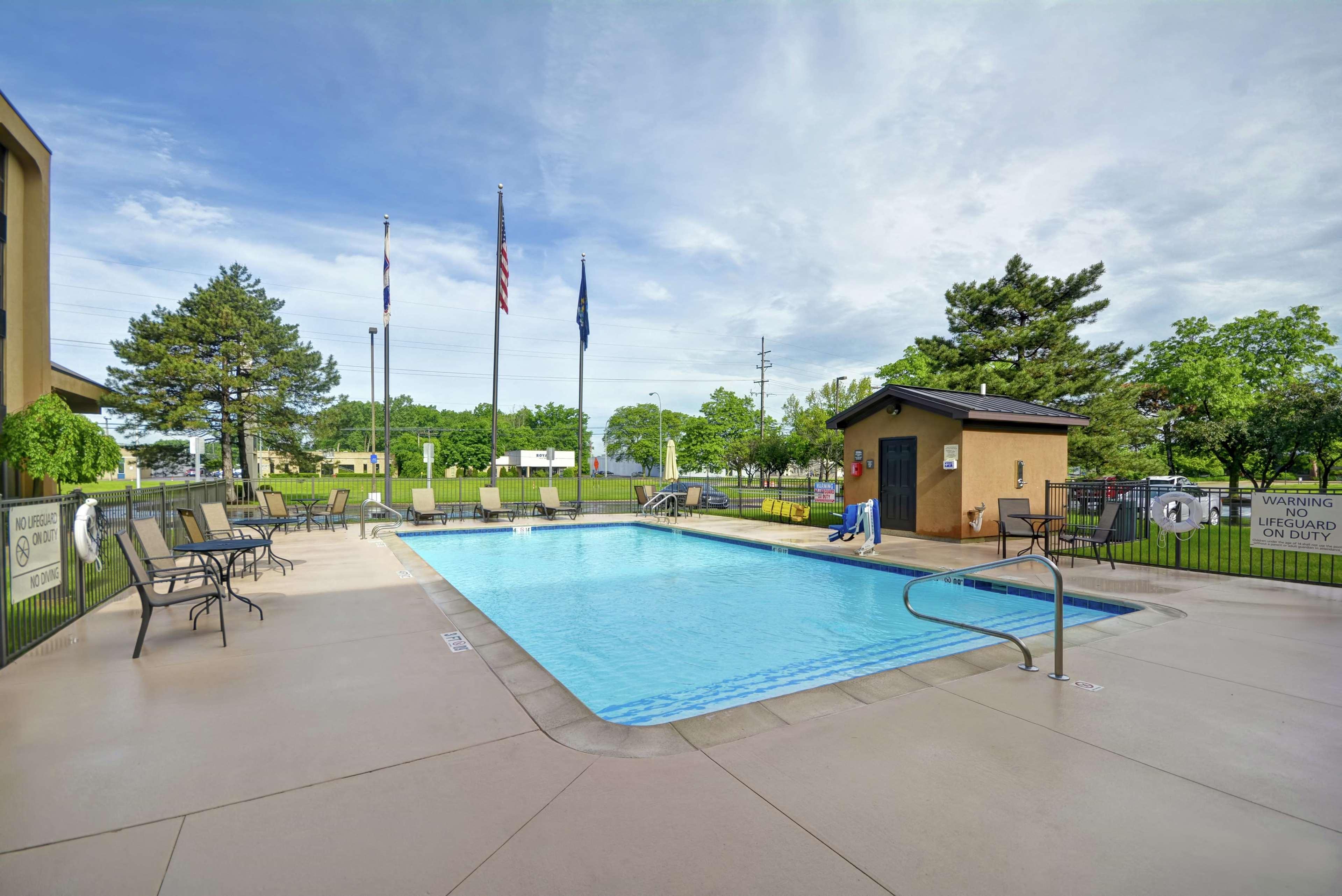 Hampton Inn Detroit Madison Heights South Troy Экстерьер фото