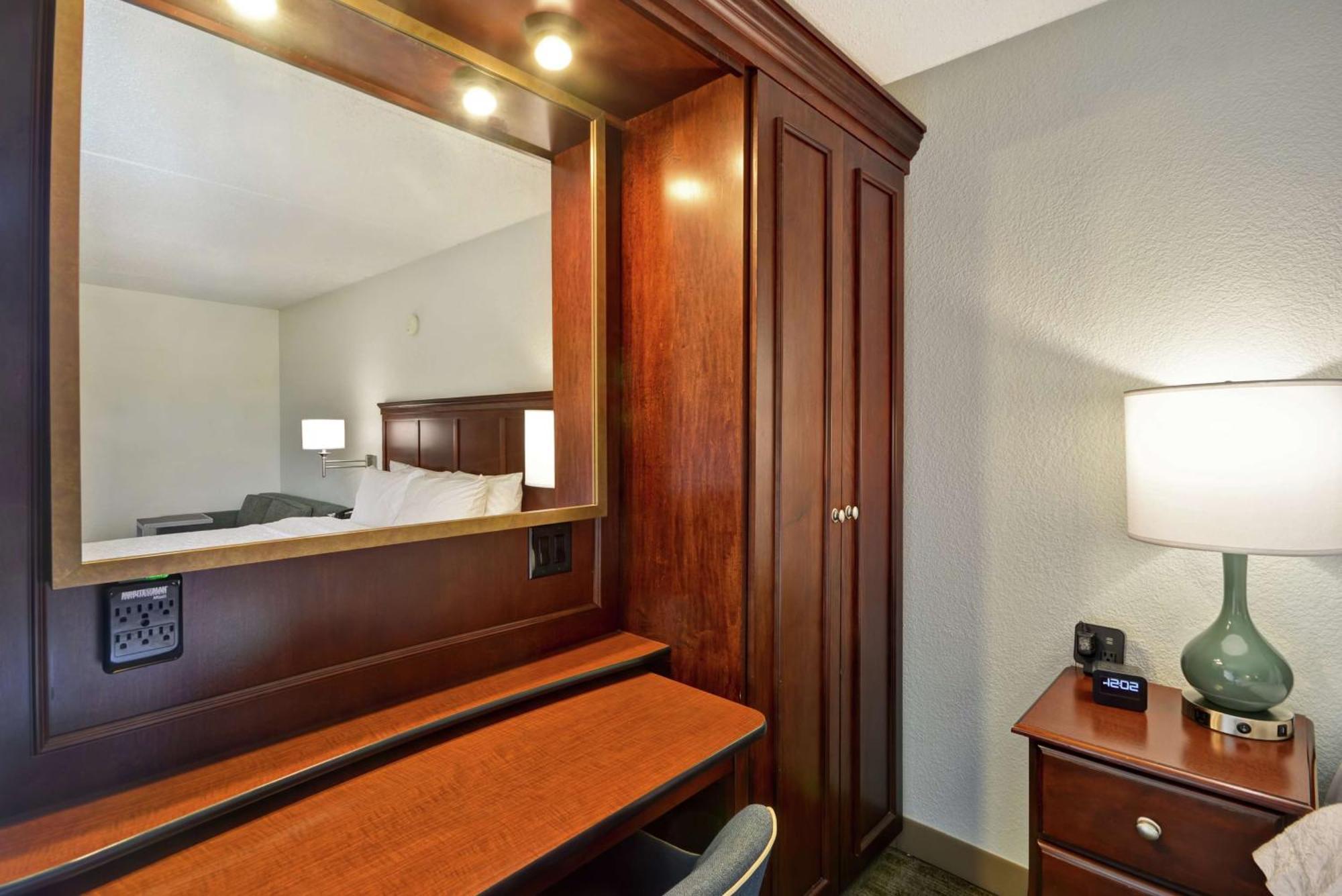Hampton Inn Detroit Madison Heights South Troy Экстерьер фото