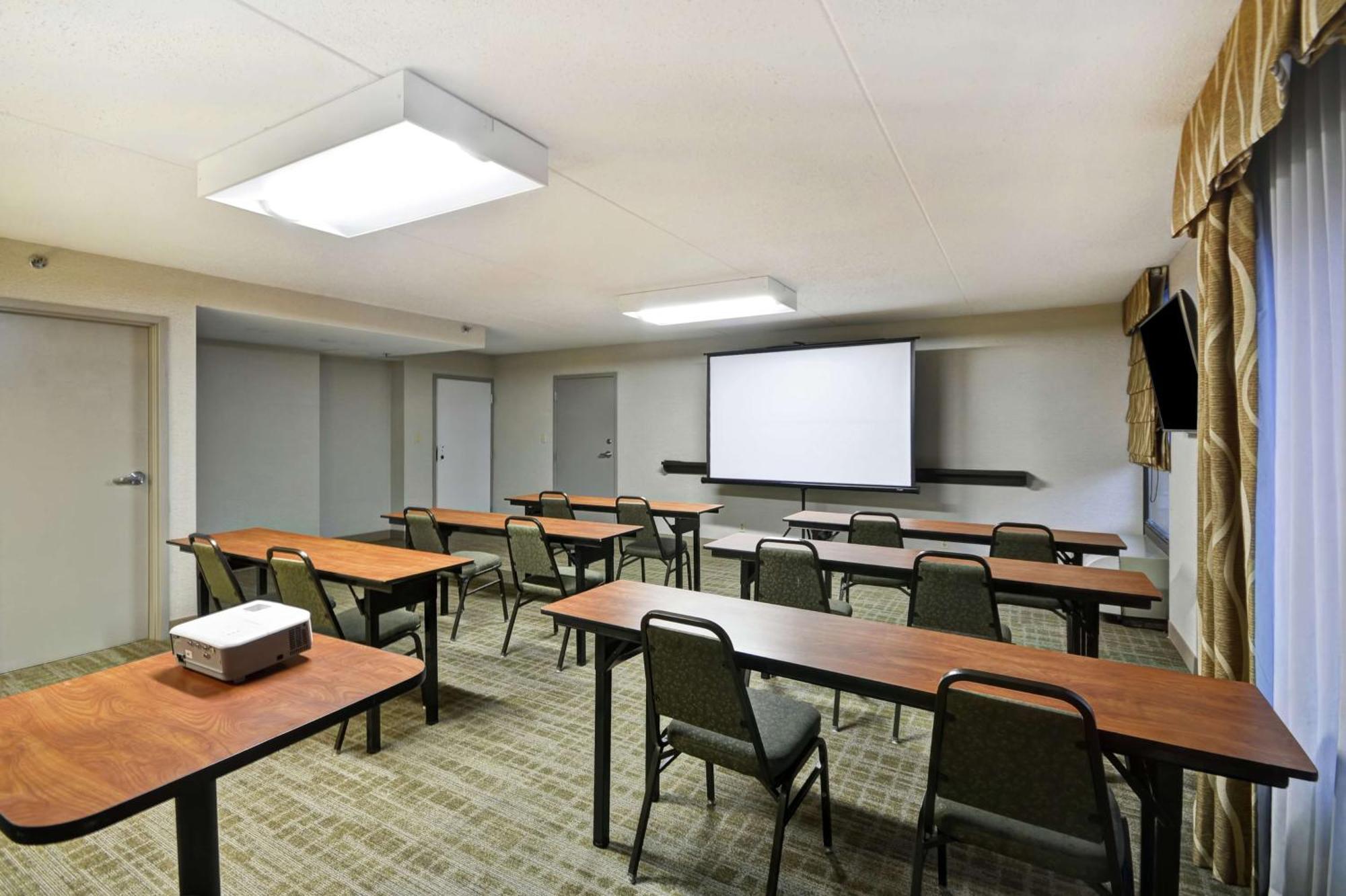 Hampton Inn Detroit Madison Heights South Troy Экстерьер фото