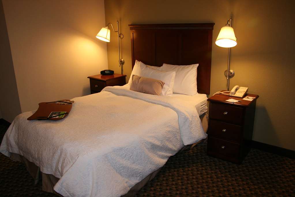 Hampton Inn Detroit Madison Heights South Troy Номер фото