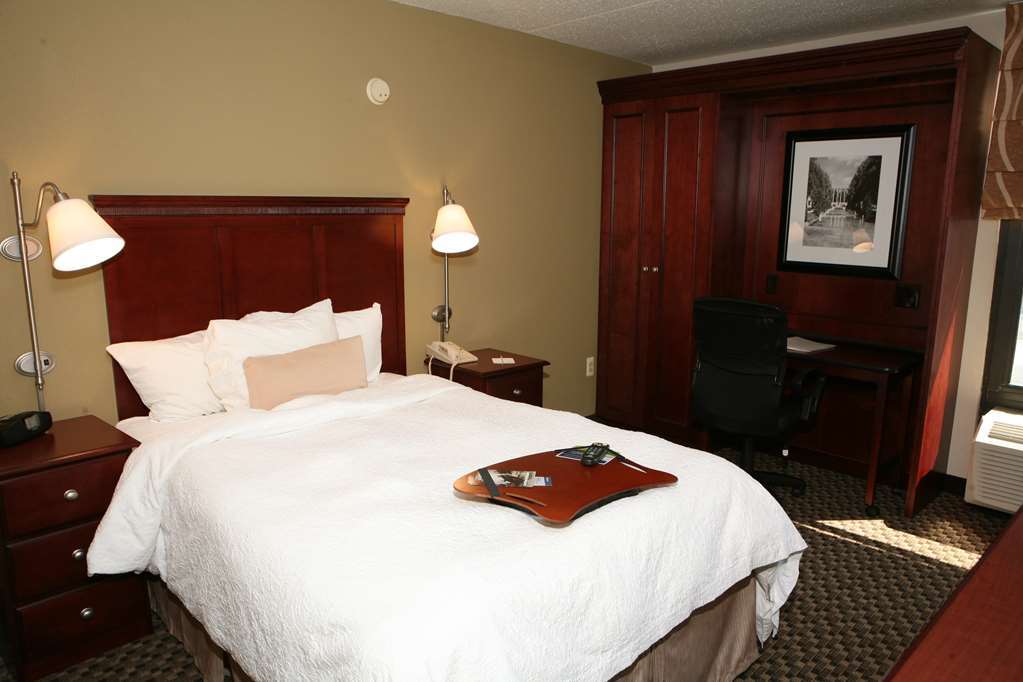 Hampton Inn Detroit Madison Heights South Troy Номер фото