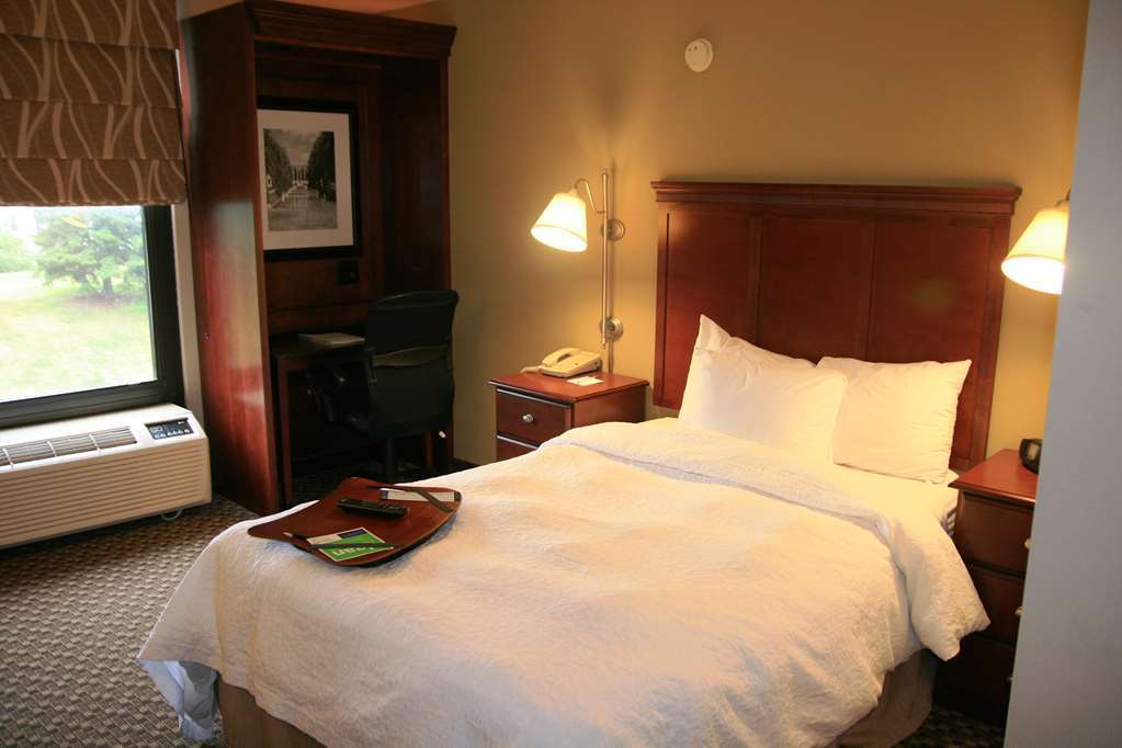 Hampton Inn Detroit Madison Heights South Troy Номер фото