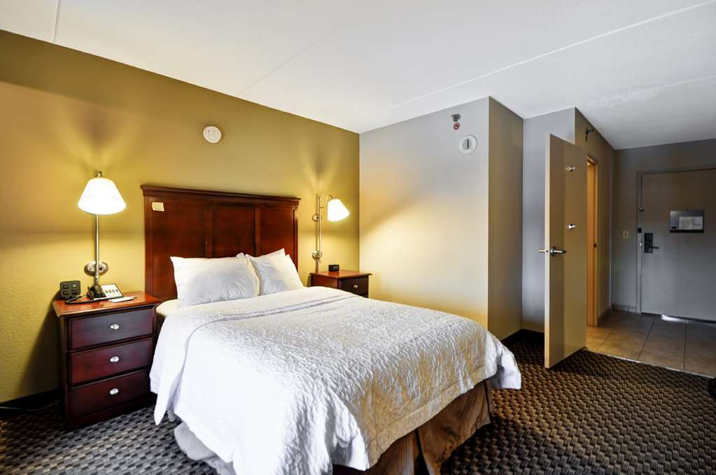 Hampton Inn Detroit Madison Heights South Troy Номер фото